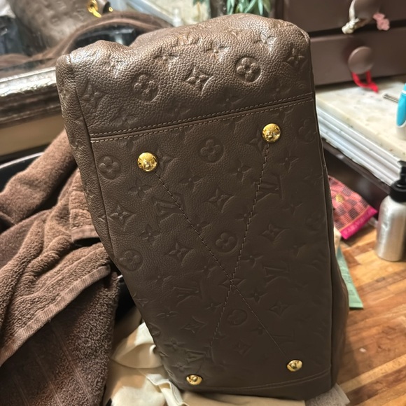 Authentic Louis Vuitton artsy - Picture 15 of 15